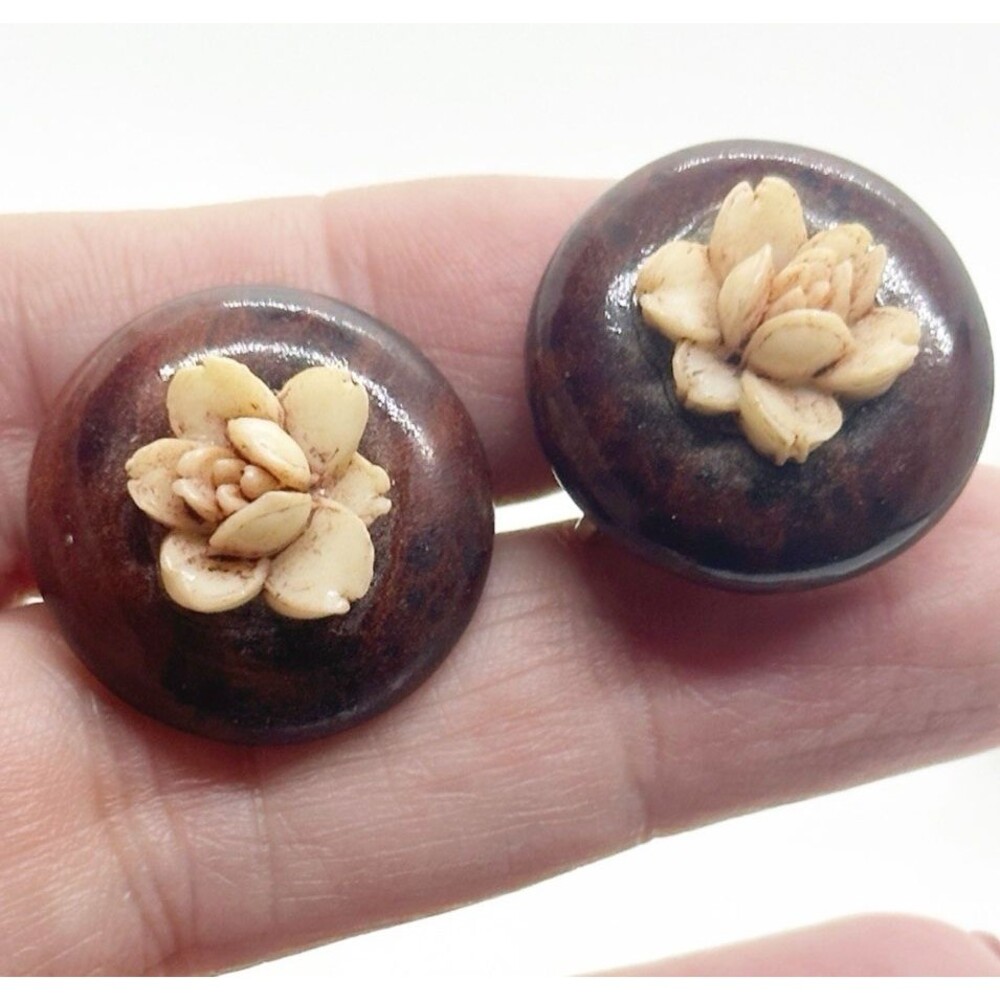 Vintage Celluloid Rose Earrings Clip On Cream Wood Grain Button Stud